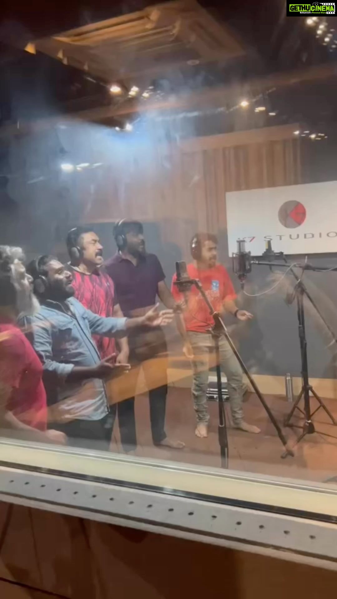 Sandra Thomas Instagram - BTS from the recording session of ‘Thaanaro’ from ‘Nalla Nilavulla Rathri’ with the singers @baburajactor @jinjose1 @ganapathisp_official @sajincherukayil @ronydavidraj @nithin_george_official @sandrathomasofficial @wilsonjohnthomas @murphydevasy @nallanilavullarathri @midhunvdev @amal_mithu @dopemyn