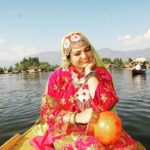 Sandra Thomas Instagram - കാശ്മീരി മങ്കകൾ @tentgraam @tentgramtrips #kashmiri #kashmir #kashmirtourism #kashmirvalley #srinagar #kashmirlovers #jammukashmir #kashmirdiaries #kashmirlife #kashmirdairies #gulmarg #kashmiriyat #lovers #kashmirbeauty #keashur #captivatingkashmir #kashmirifood #kashmiruniversity #beingkashmiri #instagram #india #kashmirphotographyclub #koshur #india #jammu #srinagardiaries #nature #kashmir #srinagarkashmir #photography Dal Lake , Srinagar - Kashmir