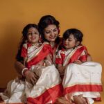 Sandra Thomas Instagram - April girls 📷:@pournami_mukesh_photography Outfit : @meenumjoseph Stylist : @joe_elize_joy Curator: @nivethithasanjay Assisted by : @sanliya_sabu Makeup : @zara___makeover Blouse stitched by : @edesignsbythasneem #birthdaytheme #traditionalwear #bengali #thankakolusu #supernaturalfamily #family #influencer #filmproducer #toddlerlife #twins #girls #lifeline #youtubers #grandchildren #daughters #lovequotes Maxxo Creative