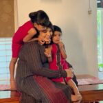 Sandra Thomas Instagram - Shoot day with these crazy munchkins😍 Thankakolusu ❤️ @sandrathomasofficial 💕 Costume: @edesignsbythasneem