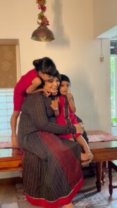 Sandra Thomas Instagram - Shoot day with these crazy munchkins😍 
Thankakolusu ❤️ @sandrathomasofficial 💕
Costume: @edesignsbythasneem