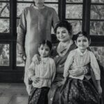 Sandra Thomas Instagram - La Familia Photography @a_isography Styling @joe_elize_joy @styyledbyjoe Make up @vikas.vks.makeupartist Hair : @antony.k.x Styling assistant @_a.l.b.i.n @akshara_karimbil Make up assistant @nikhil_vks Saree @naithubysruthiprasanth Jewellery @kaya_online_ Kids outfit @awwawa__ Blouse construction @bandhan_my_boutique #birthday #themebased #ootd #traditional #supernaturalfamily -#thankakolusu #girls #twins #trending #birthdaywishes #mygirls #parenthood #motherhood #fatherhood #blessing