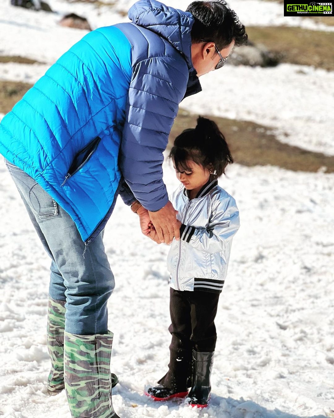 Sandra Thomas Instagram - They touched it, felt it and swallowed it. Finally their wish to see snow came true.