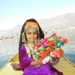 Sandra Thomas Instagram - കാശ്മീരി മങ്കകൾ @tentgraam @tentgramtrips #kashmiri #kashmir #kashmirtourism #kashmirvalley #srinagar #kashmirlovers #jammukashmir #kashmirdiaries #kashmirlife #kashmirdairies #gulmarg #kashmiriyat #lovers #kashmirbeauty #keashur #captivatingkashmir #kashmirifood #kashmiruniversity #beingkashmiri #instagram #india #kashmirphotographyclub #koshur #india #jammu #srinagardiaries #nature #kashmir #srinagarkashmir #photography Dal Lake , Srinagar - Kashmir