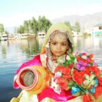 Sandra Thomas Instagram - കാശ്മീരി മങ്കകൾ @tentgraam @tentgramtrips #kashmiri #kashmir #kashmirtourism #kashmirvalley #srinagar #kashmirlovers #jammukashmir #kashmirdiaries #kashmirlife #kashmirdairies #gulmarg #kashmiriyat #lovers #kashmirbeauty #keashur #captivatingkashmir #kashmirifood #kashmiruniversity #beingkashmiri #instagram #india #kashmirphotographyclub #koshur #india #jammu #srinagardiaries #nature #kashmir #srinagarkashmir #photography Dal Lake , Srinagar - Kashmir