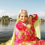 Sandra Thomas Instagram - കാശ്മീരി മങ്കകൾ @tentgraam @tentgramtrips #kashmiri #kashmir #kashmirtourism #kashmirvalley #srinagar #kashmirlovers #jammukashmir #kashmirdiaries #kashmirlife #kashmirdairies #gulmarg #kashmiriyat #lovers #kashmirbeauty #keashur #captivatingkashmir #kashmirifood #kashmiruniversity #beingkashmiri #instagram #india #kashmirphotographyclub #koshur #india #jammu #srinagardiaries #nature #kashmir #srinagarkashmir #photography Dal Lake , Srinagar - Kashmir