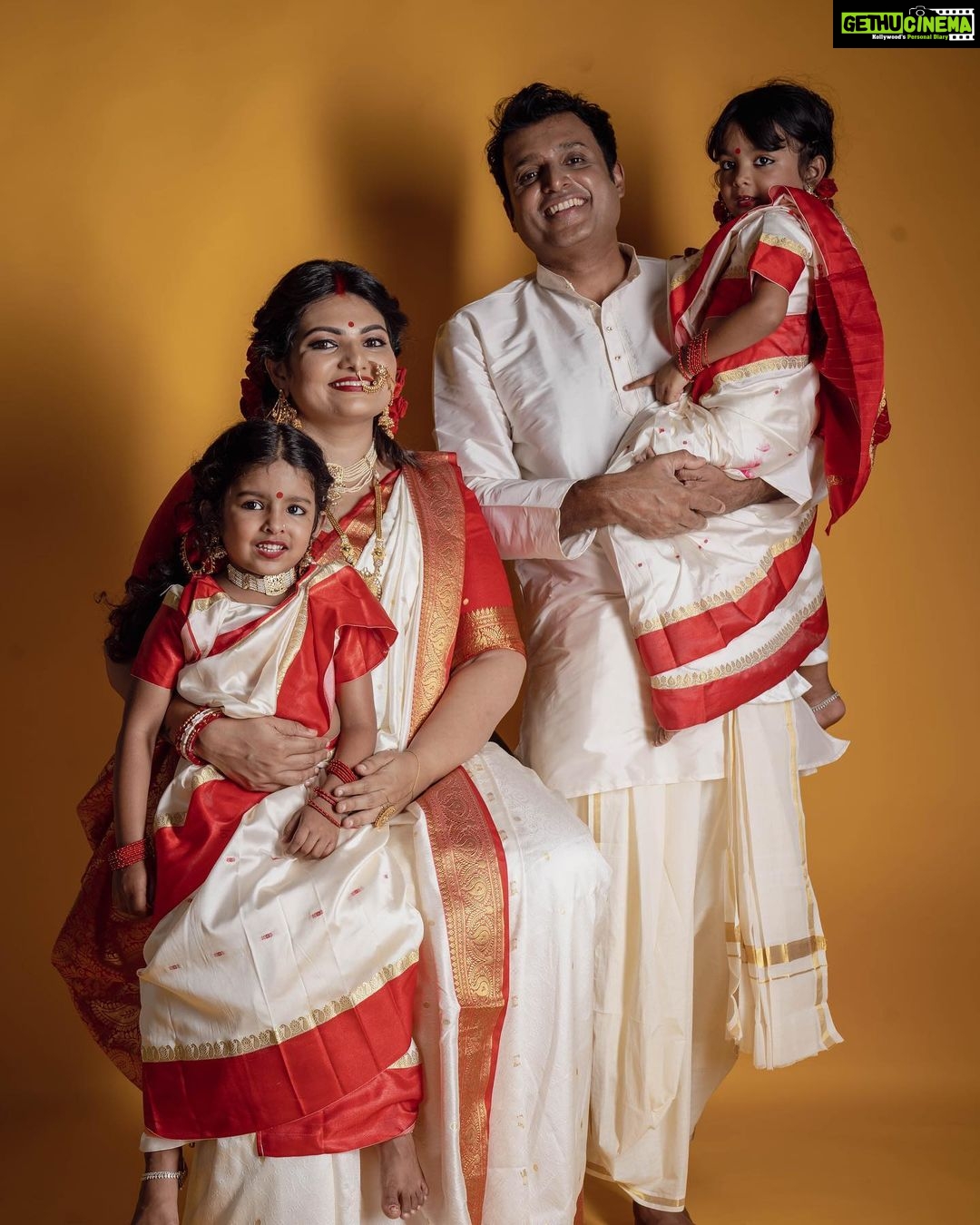 Sandra Thomas Instagram - Our special day 📷: @pournami_mukesh_photography Outfit : @meenumjoseph Stylist : @joe_elize_joy Curator: @nivethithasanjay Assisted by : @sanliya_sabu Makeup : @zara___makeover Blouse stitched by : @edesignsbythasneem Studio : @maxxocreative #familyportrait #family #portrait #familyphotography #photography #love #familyphotographer #familyphoto #portraitphotography #familyportraits #familytime #familyphotos #photographer #photooftheday #familyphotoshoot #canon #familyfirst #art #familylove #familygoals #lifestylephotography #newbornphotography #kids #photoshoot #portraits #supernaturalfamily #toddlers #kidsphotography #familysession #thankakolusu