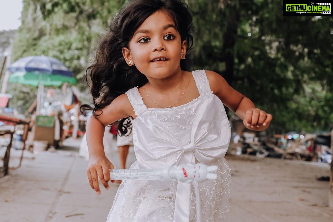 Sandra Thomas Instagram - It’s that time of the year. 4 years back we were super excited to see our angels and here they are❤️ Born together, best friends forever. Outfit: @edesignsbythasneem Camera: @camlens_photography Makeup : @zara___makeover #birthdaytwins #birthday #happybirthday #birthdaygirl #twins #birthdaycake #love #thankakolusu #supernaturalfamily #twinsofinstagram #birthdayboy #influencers #youtubers #friends #birthdays #family #twinlife #yearsold #thbirthday #cakesmash #birthdayphotoshoot #twinmom #pink #happy #instagood #celebratelife #birthdaydrinks #twingirls #birthdaycakes #bhfyp