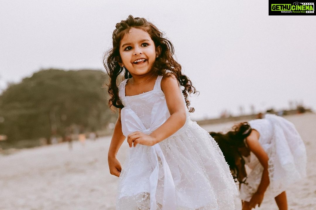 Sandra Thomas Instagram - It’s that time of the year. 4 years back we were super excited to see our angels and here they are❤️ Born together, best friends forever. Outfit: @edesignsbythasneem Camera: @camlens_photography Makeup : @zara___makeover #birthdaytwins #birthday #happybirthday #birthdaygirl #twins #birthdaycake #love #thankakolusu #supernaturalfamily #twinsofinstagram #birthdayboy #influencers #youtubers #friends #birthdays #family #twinlife #yearsold #thbirthday #cakesmash #birthdayphotoshoot #twinmom #pink #happy #instagood #celebratelife #birthdaydrinks #twingirls #birthdaycakes #bhfyp