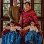 Sandra Thomas Instagram - La Familia Photography @a_isography Styling @joe_elize_joy @styyledbyjoe Make up @vikas.vks.makeupartist Hair : @antony.k.x Styling assistant @_a.l.b.i.n @akshara_karimbil Make up assistant @nikhil_vks Saree @naithubysruthiprasanth Jewellery @kaya_online_ Kids outfit @awwawa__ Blouse construction @bandhan_my_boutique #birthday #themebased #ootd #traditional #supernaturalfamily -#thankakolusu #girls #twins #trending #birthdaywishes #mygirls #parenthood #motherhood #fatherhood #blessing