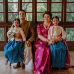 Sandra Thomas Instagram - La Familia Photography @a_isography Styling @joe_elize_joy @styyledbyjoe Make up @vikas.vks.makeupartist Hair : @antony.k.x Styling assistant @_a.l.b.i.n @akshara_karimbil Make up assistant @nikhil_vks Saree @naithubysruthiprasanth Jewellery @kaya_online_ Kids outfit @awwawa__ Blouse construction @bandhan_my_boutique #birthday #themebased #ootd #traditional #supernaturalfamily -#thankakolusu #girls #twins #trending #birthdaywishes #mygirls #parenthood #motherhood #fatherhood #blessing