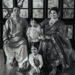 Sandra Thomas Instagram - La Familia Photography @a_isography Styling @joe_elize_joy @styyledbyjoe Make up @vikas.vks.makeupartist Hair : @antony.k.x Styling assistant @_a.l.b.i.n @akshara_karimbil Make up assistant @nikhil_vks Saree @naithubysruthiprasanth Jewellery @kaya_online_ Kids outfit @awwawa__ Blouse construction @bandhan_my_boutique #birthday #themebased #ootd #traditional #supernaturalfamily -#thankakolusu #girls #twins #trending #birthdaywishes #mygirls #parenthood #motherhood #fatherhood #blessing