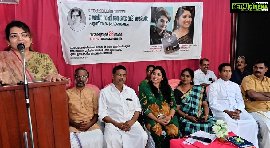 Sandra Thomas Instagram - Attention peeps, if any of u planning to call me for any function please be ready with some students to listen to my girls stories and u will get an extra bonus of cleaning staff as well. This is about last weekend’s book launch function at Gothuruth with dear friend @anumolofficial #booklaunch #library #thankakolusu #supernaturalfamily #kids #children #motherhood