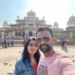 Sangeetha Bhat Instagram - ♥️♥️♥️ End of Jaipur photo dump… wait for Delhi then we will be done with the golden triangle 🥰🥰🥰🥰🥰 Swipe<> @sudarshan_rangaprasad #sangeethabhat #sangeethabhatsudarshan #sudarshanrangaprasad #jaipur #rajasthan #hawamahal गुलाबी नगर, जयपुर : Pink City, Jaipur