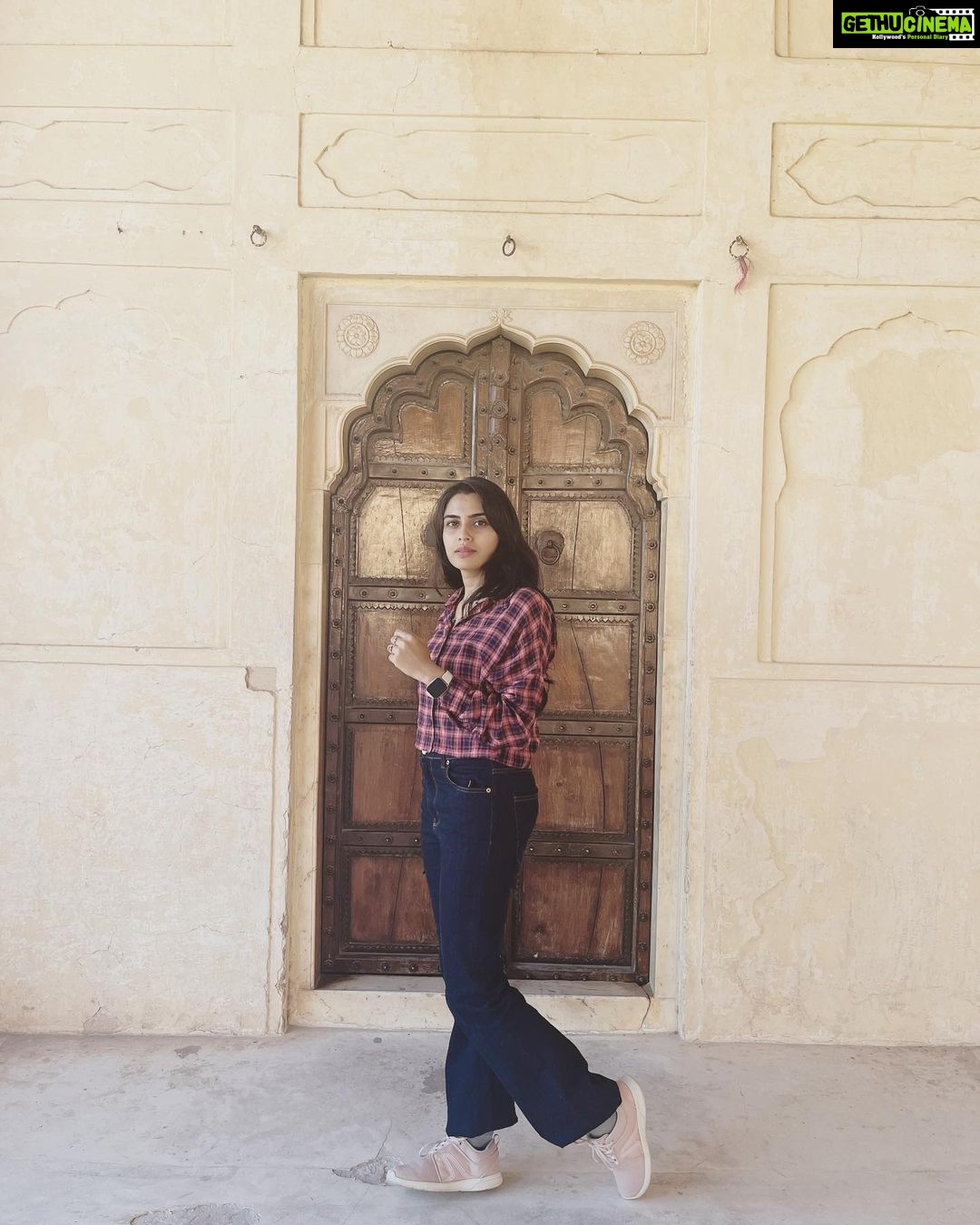 Sangeetha Bhat Instagram - Amer Fort – the melting pot of Rajasthan's heritage, art and architecture….. Jaipur Part 2 Swipe<> #sangeethabhat #sangeethabhatsudarshan #sudarshanrangaprasad #amerfort #amberfort #jaipur #rajasthan @sudarshan_rangaprasad ♥️ Amber Fort, Pink City, Rajastan