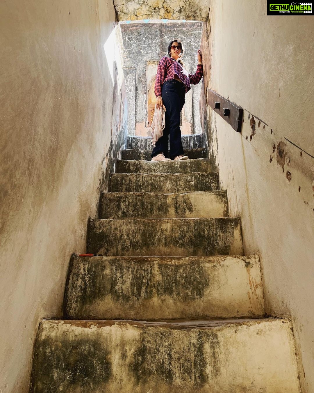 Sangeetha Bhat Instagram - Amer Fort – the melting pot of Rajasthan's heritage, art and architecture….. Jaipur Part 2 Swipe<> #sangeethabhat #sangeethabhatsudarshan #sudarshanrangaprasad #amerfort #amberfort #jaipur #rajasthan @sudarshan_rangaprasad ♥️ Amber Fort, Pink City, Rajastan