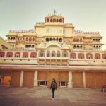 Sangeetha Bhat Instagram - Jaipur is a blushing bride draped in pink, dancing in our dreams while the peacocks sing. Jaipur Part 1 Swipe <> @sudarshan_rangaprasad ♥️ #sangeethabhat #sangeethabhatsudarshan #sangeethabhattravels #sudarshanrangaprasad #jaipur #pinkcity गुलाबी नगर, जयपुर : Pink City, Jaipur