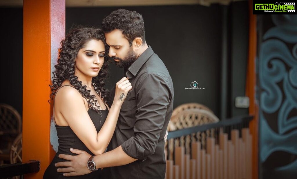 Sangeetha Bhat Instagram - Black is modest and arrogant at the same time. Black is lazy & easy, but mysterious. Above all…… Black says I don’t bother you, you don’t bother me. @sudarshan_rangaprasad 😘 @uniquemakeover_by_nethrarajesh @hairstyle_by_anitha @v_photographystudio #sangeethabhat #sangeethabhatsudarshan #couplephotoshoot #zarablackdress Bangalore, India