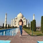 Sangeetha Bhat Instagram - ”Not a piece of architecture, as other buildings are, but the proud passions of an emperor’s love wrought in living stones.”…. Taj Mahal…..♥️ Agra part 4 Swipw<> @sudarshan_rangaprasad @sangeetha_bhat #sangeethabhat #sangeethabhatsudarshan #sangeethabhattravels #tajmahal #sudarshanrangaprasad #incredibleindia Tajmahal