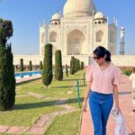 Sangeetha Bhat Instagram - ”Not a piece of architecture, as other buildings are, but the proud passions of an emperor’s love wrought in living stones.”…. Taj Mahal…..♥️ Agra part 4 Swipw<> @sudarshan_rangaprasad @sangeetha_bhat #sangeethabhat #sangeethabhatsudarshan #sangeethabhattravels #tajmahal #sudarshanrangaprasad #incredibleindia Tajmahal