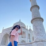 Sangeetha Bhat Instagram - ”Not a piece of architecture, as other buildings are, but the proud passions of an emperor’s love wrought in living stones.”…. Taj Mahal…..♥️ Agra part 4 Swipw<> @sudarshan_rangaprasad @sangeetha_bhat #sangeethabhat #sangeethabhatsudarshan #sangeethabhattravels #tajmahal #sudarshanrangaprasad #incredibleindia Tajmahal