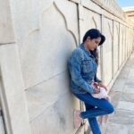 Sangeetha Bhat Instagram - “To Travel is to Live” Agra fort 3 Swipe<> @sudarshan_rangaprasad ♥️ #sangeethabhat #sangeethabhatsudarshan #sudarshanrangaprasad #agra #agrafort Agra Fort आगरा का किला آگرہ قلعہ