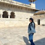 Sangeetha Bhat Instagram - “To Travel is to Live” Agra fort 3 Swipe<> @sudarshan_rangaprasad ♥️ #sangeethabhat #sangeethabhatsudarshan #sudarshanrangaprasad #agra #agrafort Agra Fort आगरा का किला آگرہ قلعہ