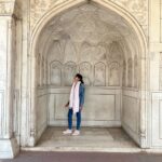 Sangeetha Bhat Instagram - “To Travel is to Live” Agra fort 3 Swipe<> @sudarshan_rangaprasad ♥️ #sangeethabhat #sangeethabhatsudarshan #sudarshanrangaprasad #agra #agrafort Agra Fort आगरा का किला آگرہ قلعہ