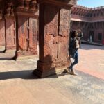 Sangeetha Bhat Instagram - “Leave nothing but footprints, take nothing but photos, kill nothing but time…… Agra-part2 Swipe<> #sangeethabhat #sangeethabhatsudarshan #sangeethabhattravels #agra #agrafort #travelphotography @sudarshan_rangaprasad ♥️ #sudarshanrangaprasad Agra Fort आगरा का किला آگرہ قلعہ