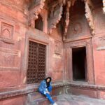 Sangeetha Bhat Instagram - “Leave nothing but footprints, take nothing but photos, kill nothing but time…… Agra-part2 Swipe<> #sangeethabhat #sangeethabhatsudarshan #sangeethabhattravels #agra #agrafort #travelphotography @sudarshan_rangaprasad ♥️ #sudarshanrangaprasad Agra Fort आगरा का किला آگرہ قلعہ