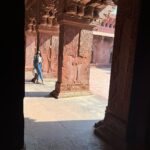 Sangeetha Bhat Instagram - “Leave nothing but footprints, take nothing but photos, kill nothing but time…… Agra-part2 Swipe<> #sangeethabhat #sangeethabhatsudarshan #sangeethabhattravels #agra #agrafort #travelphotography @sudarshan_rangaprasad ♥️ #sudarshanrangaprasad Agra Fort आगरा का किला آگرہ قلعہ