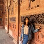 Sangeetha Bhat Instagram – “Not all those who wander are lost.”
Agra fort-Part1 Swipe<<>>
@sudarshan_rangaprasad 

#agrafort #agra #sangeethabhat #sangeethabhatsudarshan #sudarshanrangaprasad #sangeethabhattravels #traveldiaries #travelphotography Agra Fort   आगरा का किला   آگرہ قلعہ