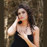 Sangeetha Bhat Instagram – Black is always elegant. It is the most complete color in the whole world, made of all the colors in the palette…..

@uniquemakeover_by_nethrarajesh 
@hairstyle_by_anitha 
@v_photographystudio 
#sangeethabhat #sangeethabhatsudarshan #blackdress #zarablackdress #blackdressphotoshoot Bangalore, India