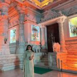 Sangeetha Bhat Instagram - Vrindavan…… Prem mandir ❤️ Swipe<> #harekrishna #sangeethabhat #sangeethabhatsudarshantravels #sangeethabhatsudarshan #sudarshanrangaprasad #mathura #vrindavan #premmandir @sudarshan_rangaprasad