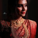 Sangeetha Bhat Instagram - "We live in a rainbow of chaos." Credits - Photography- @v_photographystudio Wardrobe courtesy, Jewellery, Makeup & Styling by @uniquemakeover_by_nethrarajesh Hairstyle by @hairstyle_by_anitha hair by @makeover_by_lavanyaachar @sangeetha_bhat #sangeethabhat #sangeethabhatsudarshan #redsaree #traditionaljewelleryindia Bangalore, India