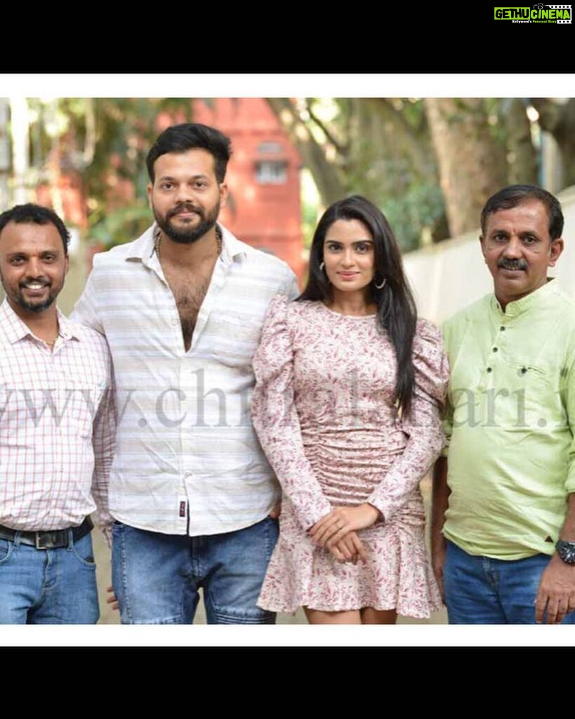 Sangeetha Bhat Instagram - Photo dump from the launch of title and first look poster of #klaantha with my amazing team….. @vaibhavprashanth @vignesh_m_officiall @praveenjain_comedykiladi @raghurj_choreographer #sangeethabhat #sangeethabhatsudarshan Renukamba Studio, Malleshwaram