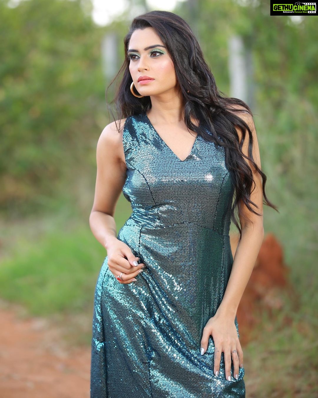 Sangeetha Bhat Instagram - Happiness is not a matter of intensity but of balance, order, rhythm and harmony. Thomas Merton #sangeethabhat #sangeethabhatsudarshan #madeyoulook @uniquemakeover_by_nethrarajesh @v_photographystudio @magical_makeover_by_anitha Bangalore, India