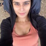 Sangeetha Bhat Instagram - SKANDAGIRI…. 🥰🚶🏻‍♀️🚶‍♂️🚶🏻‍♀️🚶‍♂️✅ @sudarshan_rangaprasad #sangeethabhat #sangeethabhatsudarshan #sudarshanrangaprasad #skandagiritrek #skandagirihills #clouds #nature #trekking #coupletrekking Skandagiri