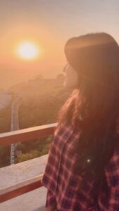 Sangeetha Bhat Instagram - One’s destination is never a place but rather a new way at looking at things.” —Henry Miller #sangeethabhat #sangeethabhatsudarshan #traveldiaries #jaipur #sangeethabhatreels #meradilyepukareaaja jaipur,rajesthan