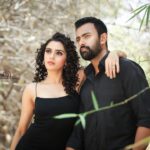 Sangeetha Bhat Instagram - “Keep your face always toward the sunshine—and shadows will fall behind you.” @sudarshan_rangaprasad 😘 @uniquemakeover_by_nethrarajesh @hairstyle_by_anitha @makeover_by_lavanyaachar @v_photographystudio #sangeethabhat #sangeethabhatsudarshan #sudarshanrangaprasad #couplephotoshoot #blackdress #zarawoman #zarablackdress Bangalore, India