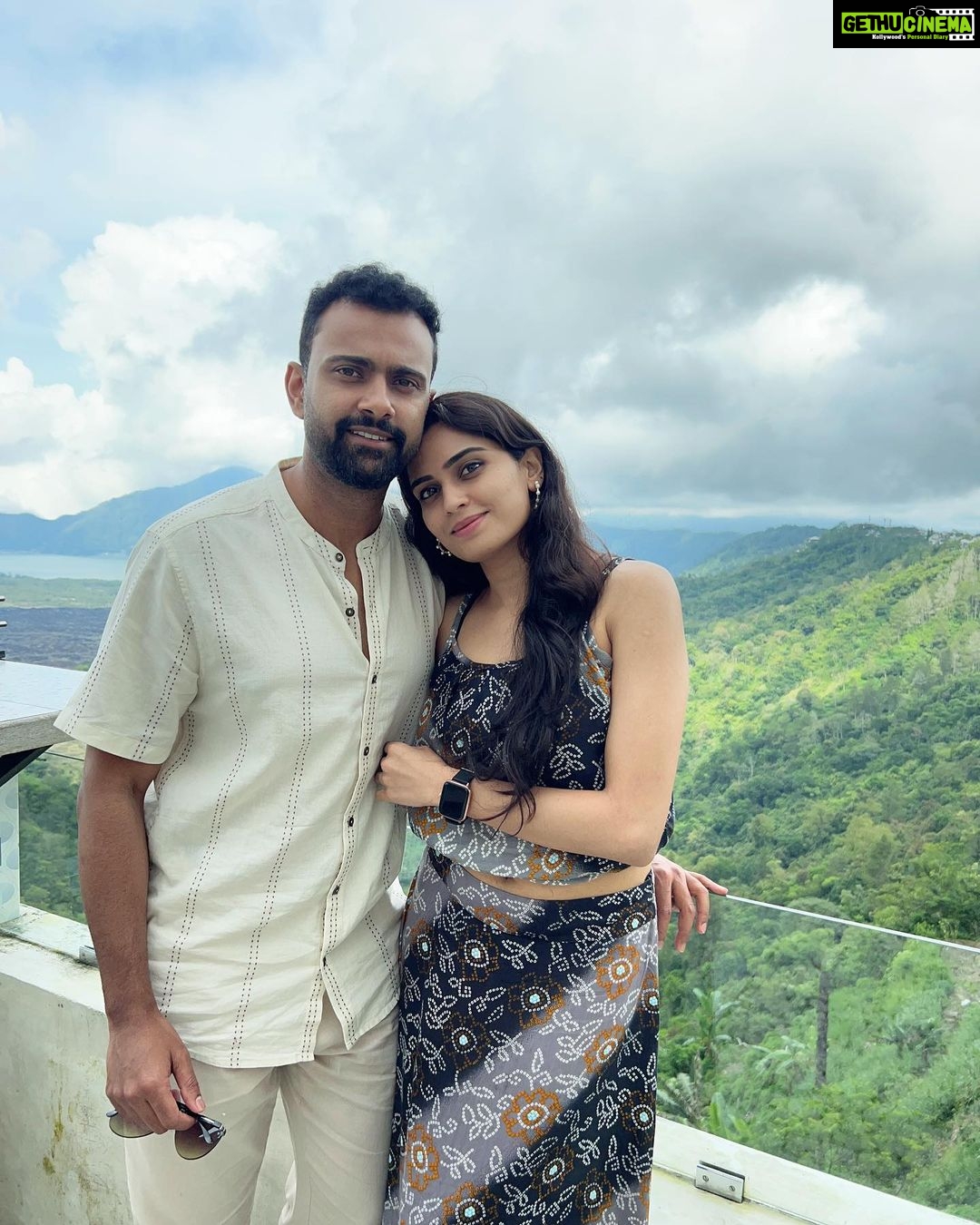 Sangeetha Bhat Instagram - Photo dump-1๐ @sudarshan_rangaprasad ๐ Swipe<> #sangeethabhat #sangeethabhatsudarshan #indonesia #bali #ubud #kintamani #tegalalangriceterrace #tegenunganwaterfall #kapiluwak #tirtempultemple #mountbatur #balizoo Bali, Indonesia
