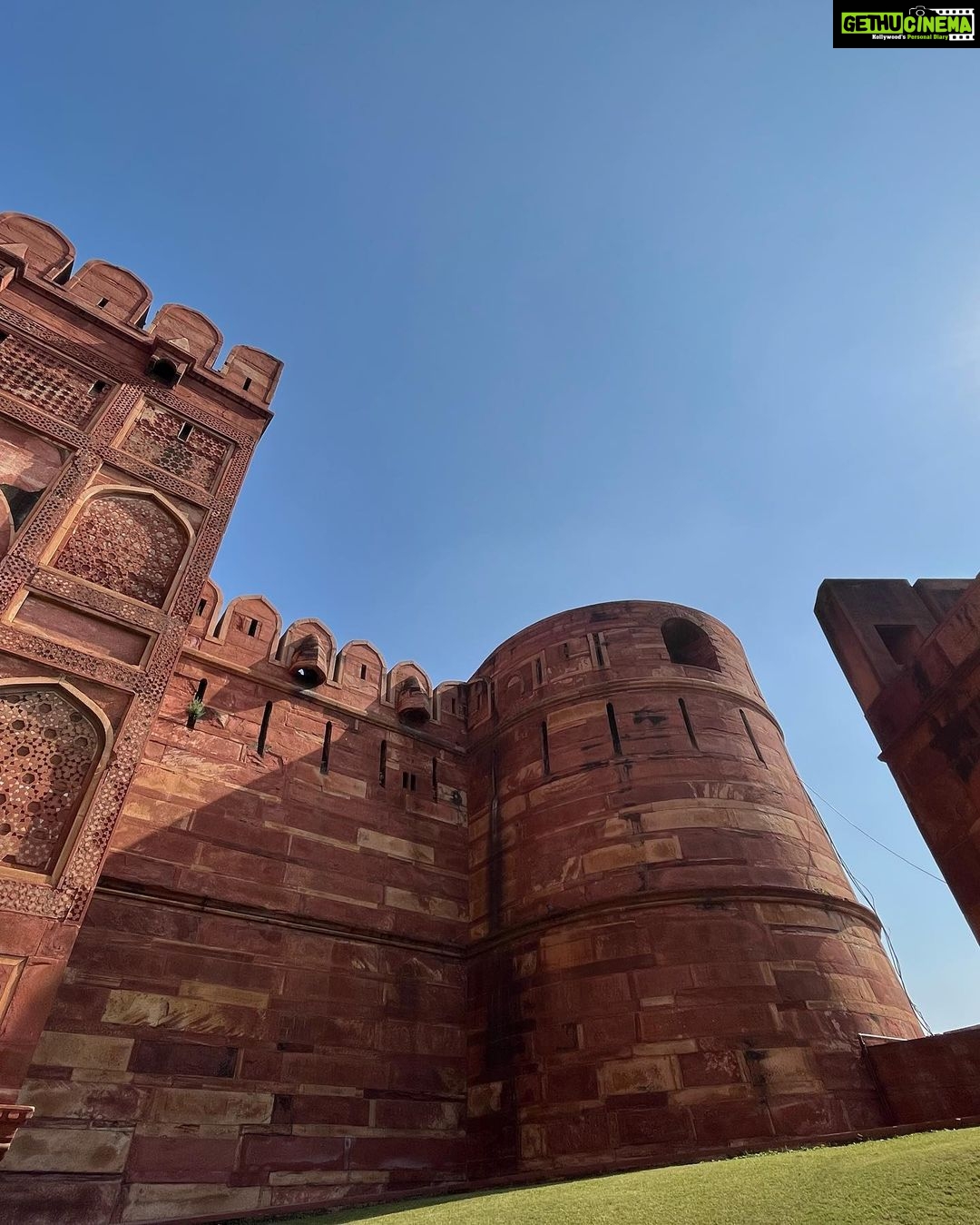 Sangeetha Bhat Instagram - “Not all those who wander are lost.” Agra fort-Part1 Swipe<> @sudarshan_rangaprasad #agrafort #agra #sangeethabhat #sangeethabhatsudarshan #sudarshanrangaprasad #sangeethabhattravels #traveldiaries #travelphotography Agra Fort आगरा का किला آگرہ قلعہ