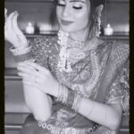 Sangeetha Bhat Instagram – “I have chosen to no longer be apologetic for my femaleness and my femininity. And I want to be respected in all of my femaleness because I deserve to be.”
Credits –
Photography- @v_photographystudio
Wardrobe courtesy, Jewellery, Makeup & Styling by @uniquemakeover_by_nethrarajesh 

Hairstyle by @hairstyle_by_anitha 
Vc & hair by @makeover_by_lavanyaachar 
In video @sangeetha_bhat 
Song credits- my favourites @thebalaboys 

#sangeethabhat #sangeethabhatsudarshan #redsaree #traditionaljewelleryindia #ennavale Bangalore, India