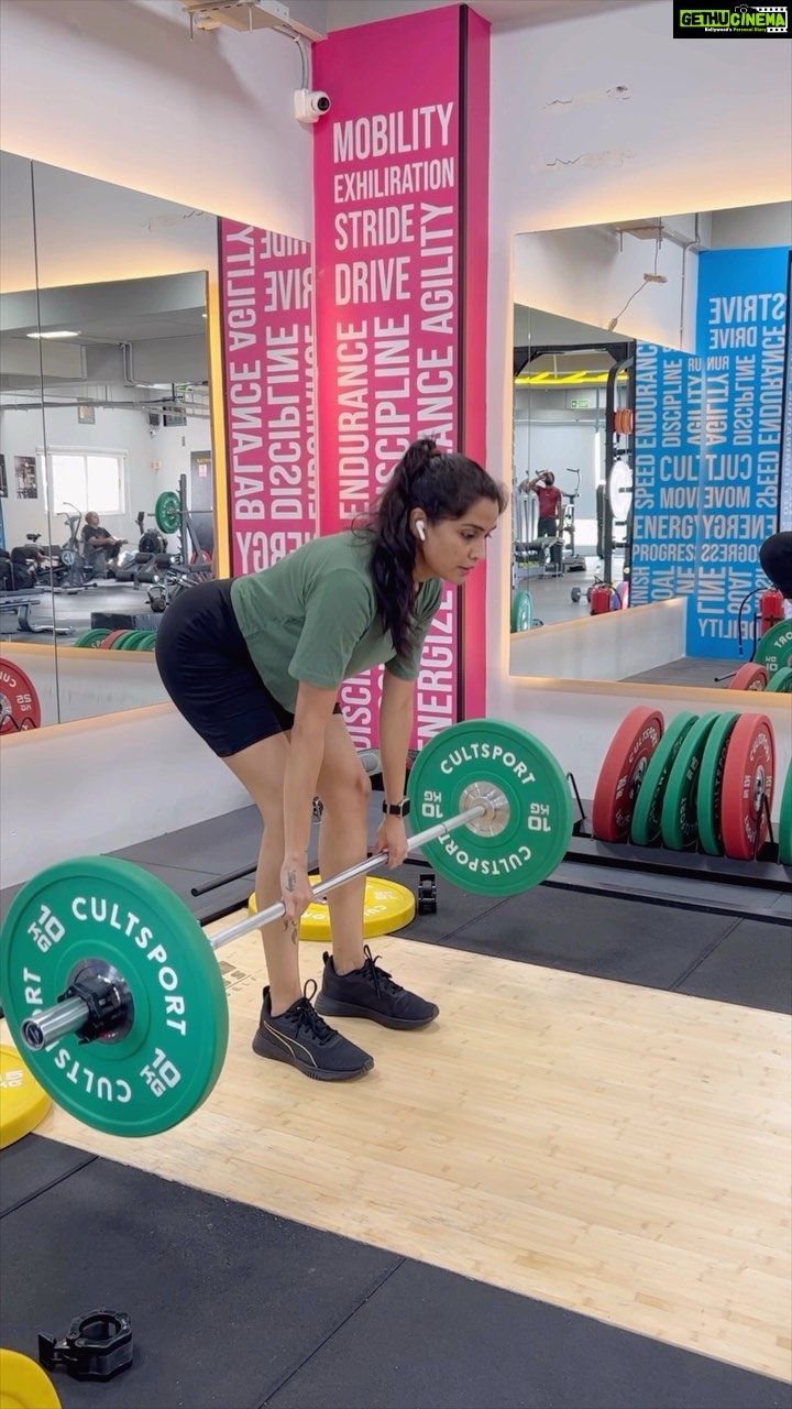 Sangeetha Bhat Instagram - Just another day playing with weights……..🍑💪💪 #sangeethabhat #sangeethabhatsudarshan #deadlifts #romaninandeadlift #stiffleggeddeadlift #legworkout #glutes #quads #hamstrings #jerichotheydontreallycareaboutus Cult.Fit