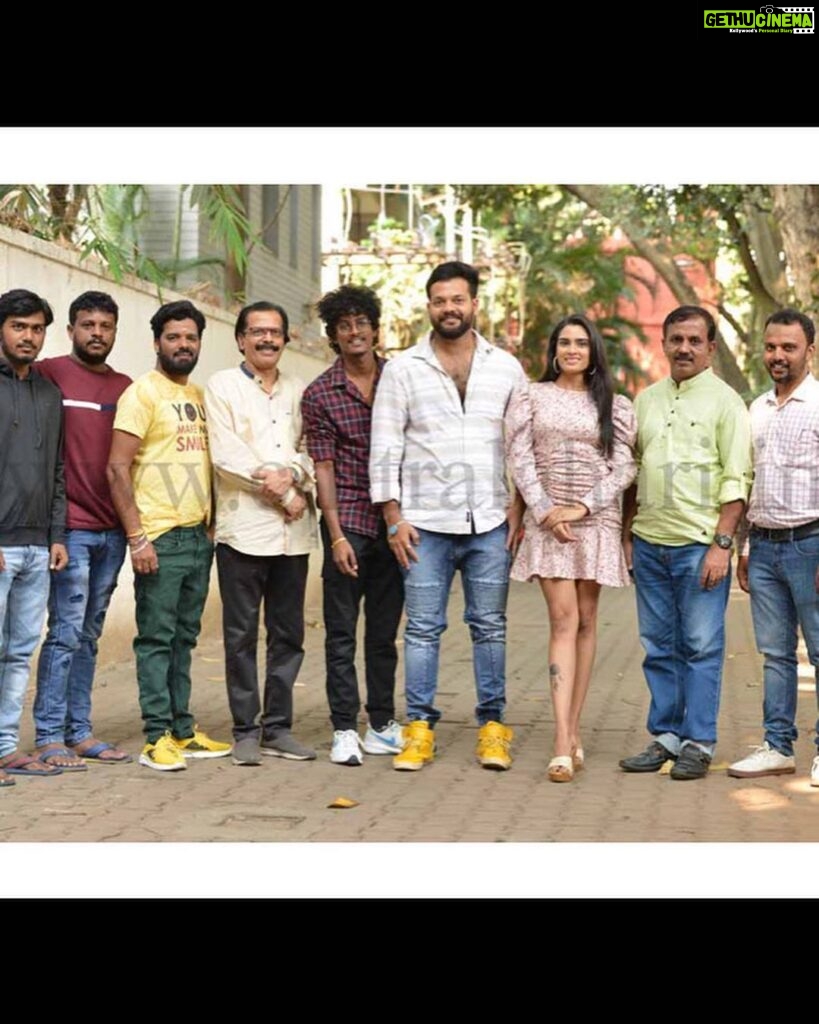Sangeetha Bhat Instagram - Photo dump from the launch of title and first look poster of #klaantha with my amazing team….. @vaibhavprashanth @vignesh_m_officiall @praveenjain_comedykiladi @raghurj_choreographer #sangeethabhat #sangeethabhatsudarshan Renukamba Studio, Malleshwaram