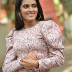 Sangeetha Bhat Instagram - @ks_mokshendra Thank you for capturing such memorable pictures of me for close to 13-14 years….. I heartily thank you for constantly supporting me and my work for so many years….. 🙏🏻🙏🏻🙏🏻🫶🏻 Sharing the pictures of me and my OOTD from the first Pressmeet of the film I’m part of KLAANTHA #klaantha #sangeethabhat #sangeethabhatsudarshan #chitralahari SWIPE<> Renukamba Studio, Malleshwaram