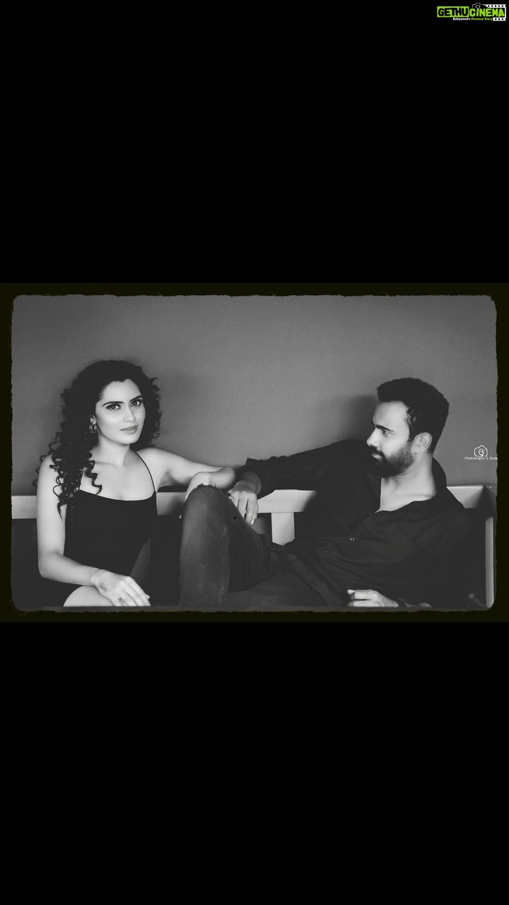 Sangeetha Bhat Instagram - 💝 @sudarshan_rangaprasad 😘 @uniquemakeover_by_nethrarajesh @hairstyle_by_anitha @v_photographystudio #desperado #raghavtesher #sangeethabhat #sangeethabhatsudarshan #couplephotography #actorslife Bangalore, India