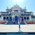 Sangeetha Bhat Instagram - ♥️♥️♥️ End of Jaipur photo dump… wait for Delhi then we will be done with the golden triangle 🥰🥰🥰🥰🥰 Swipe<> @sudarshan_rangaprasad #sangeethabhat #sangeethabhatsudarshan #sudarshanrangaprasad #jaipur #rajasthan #hawamahal गुलाबी नगर, जयपुर : Pink City, Jaipur