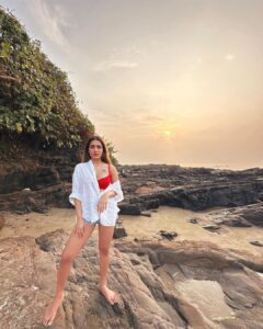 Saniya Iyappan Instagram - “Me and Goa” 
#mymagicombo🫰🏻✨