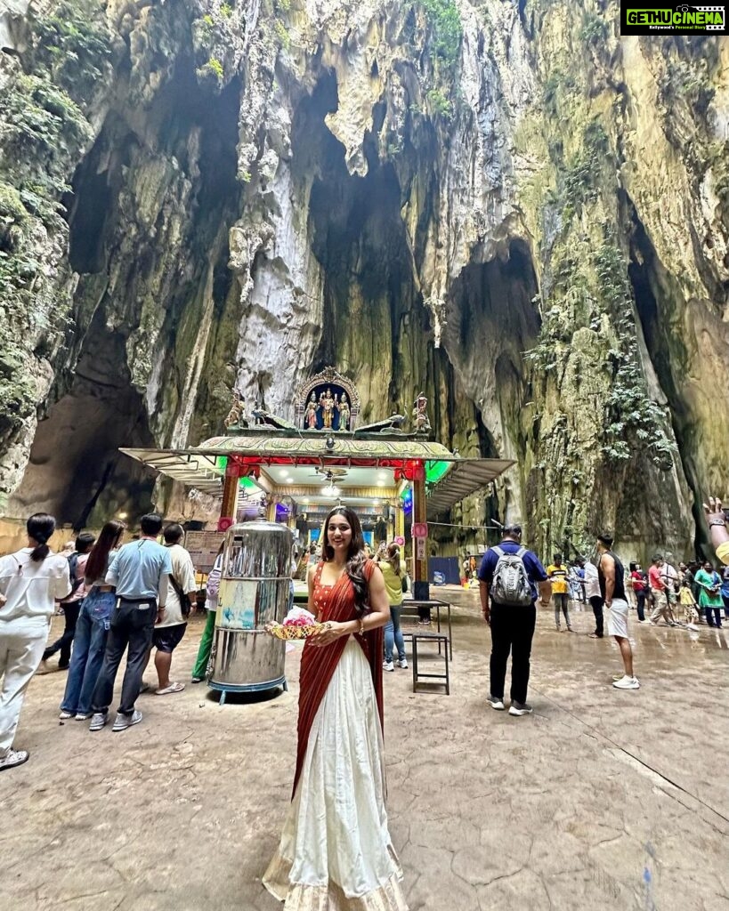 Saniya Iyappan Instagram - ✨🙏🏻 Outfit & styling : @styled_by_arundev Batu Caves Temple, Gombak, Selangor, Malaysia